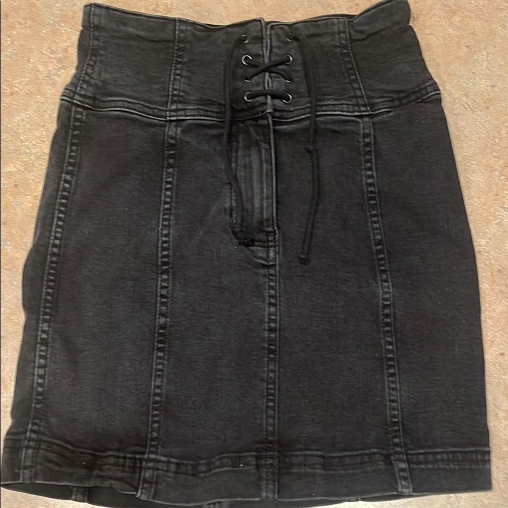 Free People Women's Black Washed Lace Up Zip Fly Denim. GUC
